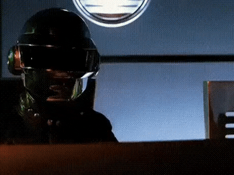 Personaggi di film e serie tv famosi che fanno un gesto di approvazione.