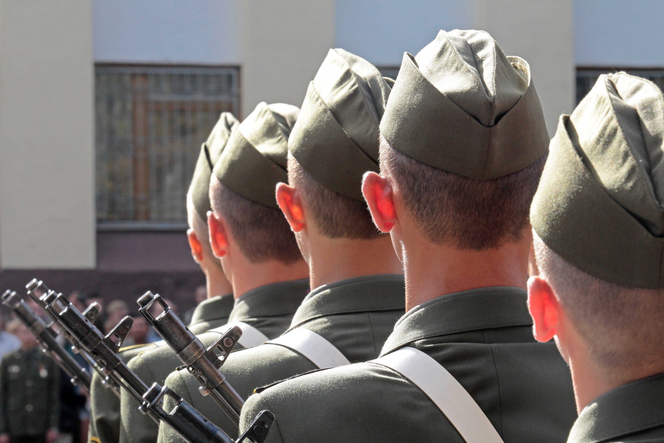 Soldati durante la marcia.
