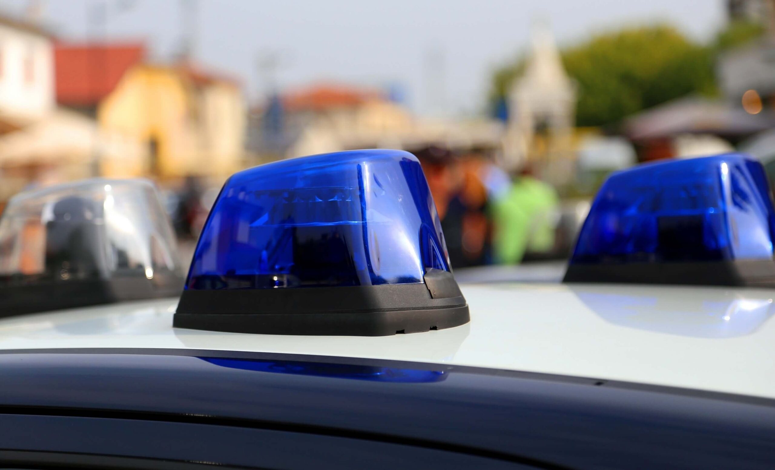 Sirene di un'automobile di pattuglia delle forze armate.