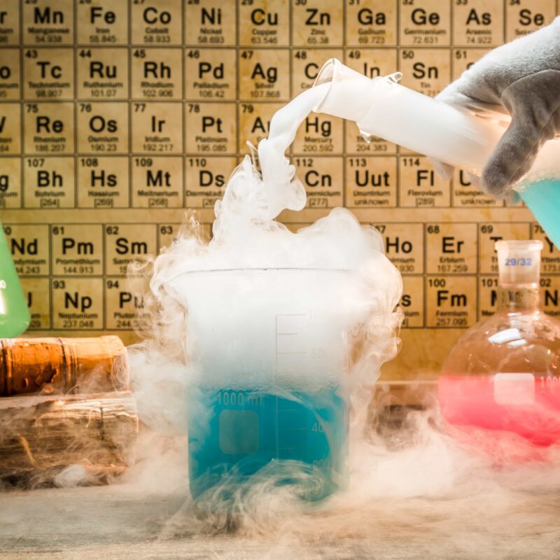 Tavola periodica in un laboratorio chimico.