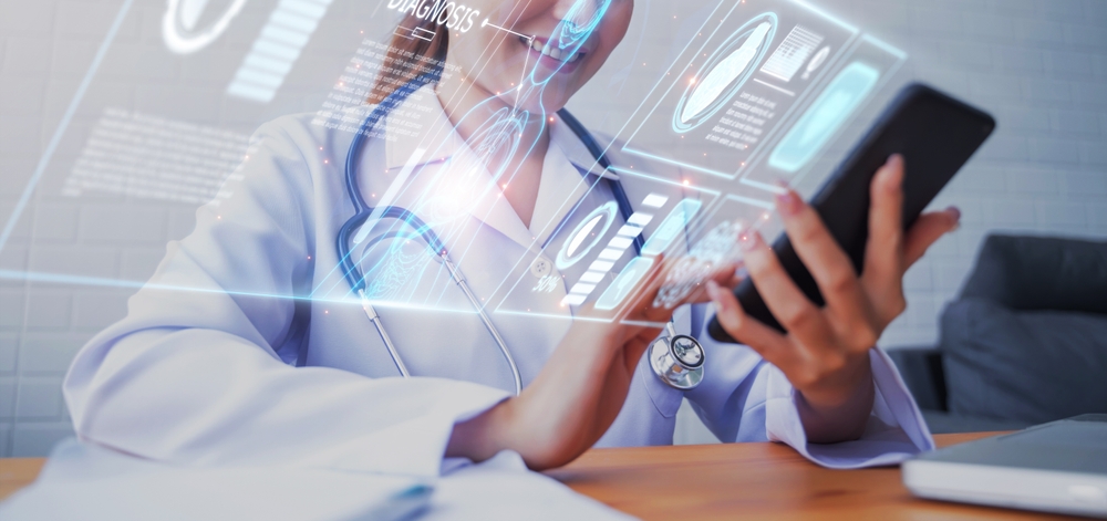 Un medico che utilizza la tecnologia per diagnosticare una condizione endocrina del paziente. Assistito da AI olografica, come parte dei servizi sanitari in un contesto ospedaliero.