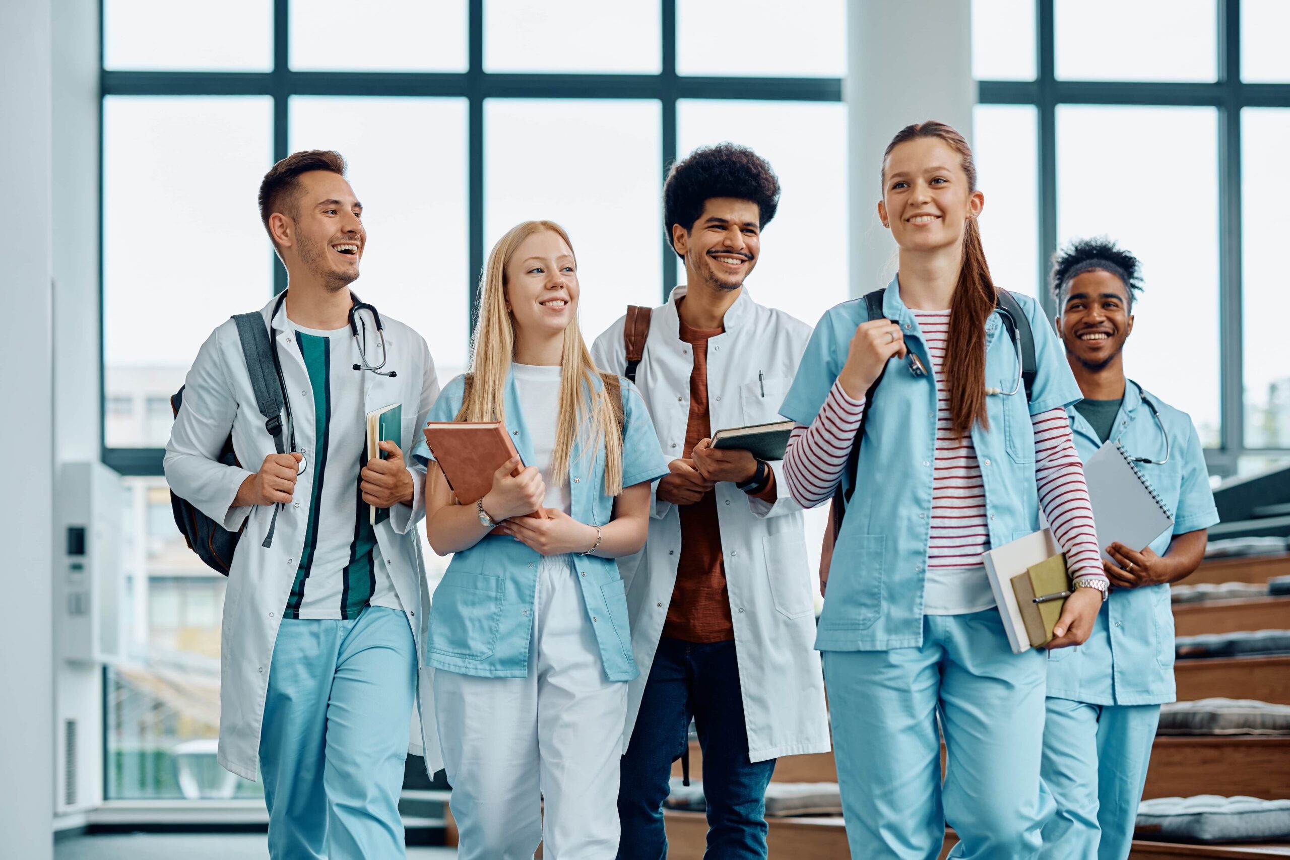 Studenti di medicina in un'aula universitaria per prepararsi al Concorso SSM.