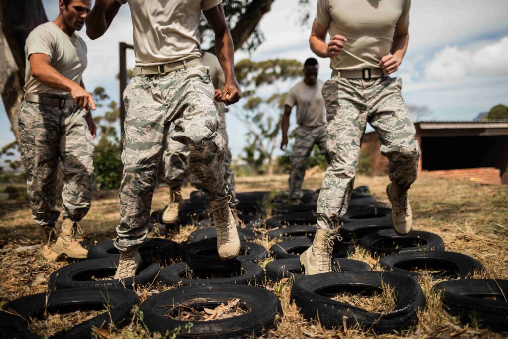 Ufficiale delle Forze Armate durante l'addestramento degli Allievi dell'Accademia Militare.